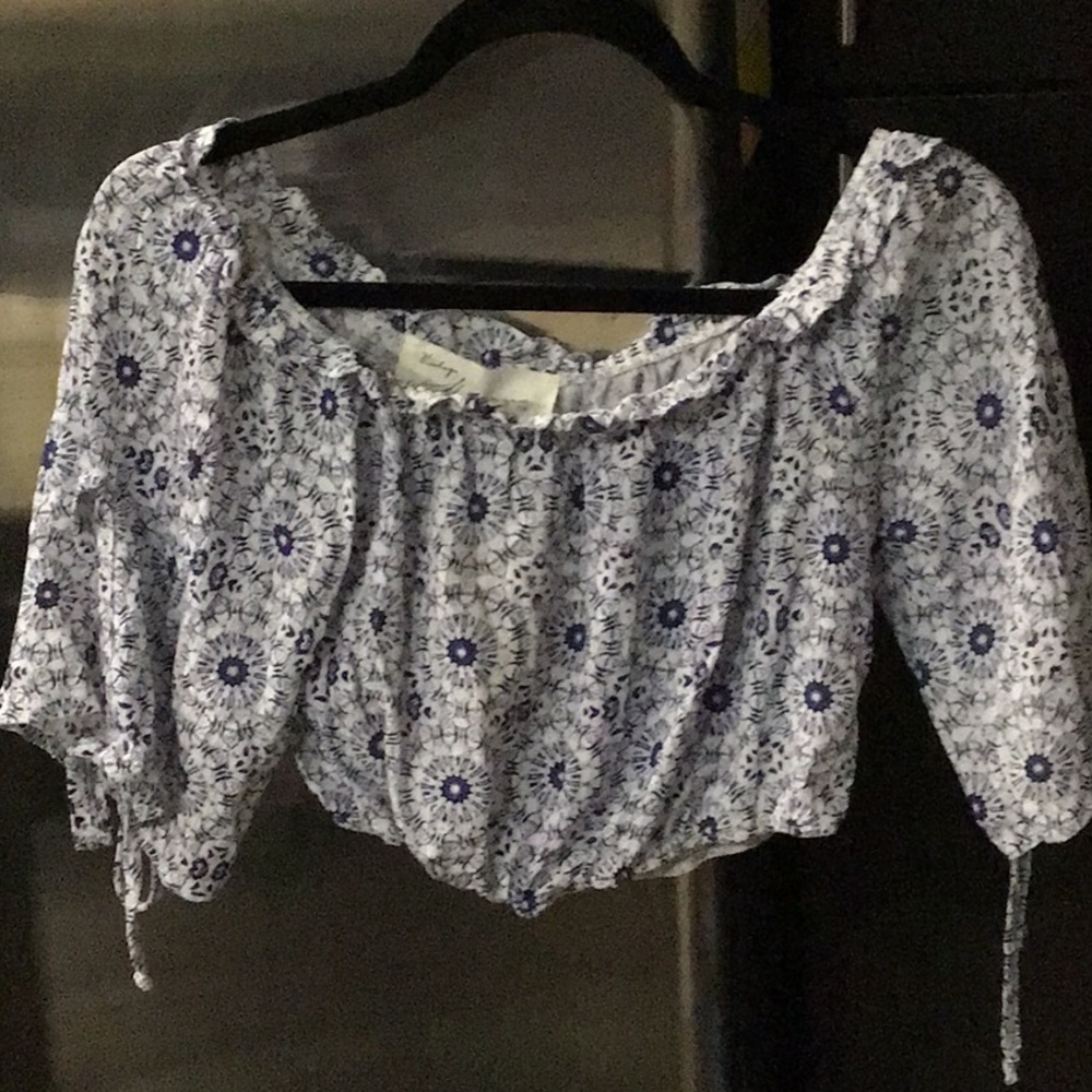 Vintage Havana crop pretty blue & white top